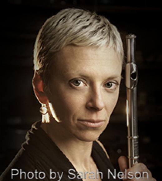 portrait photo of Cathie Apple