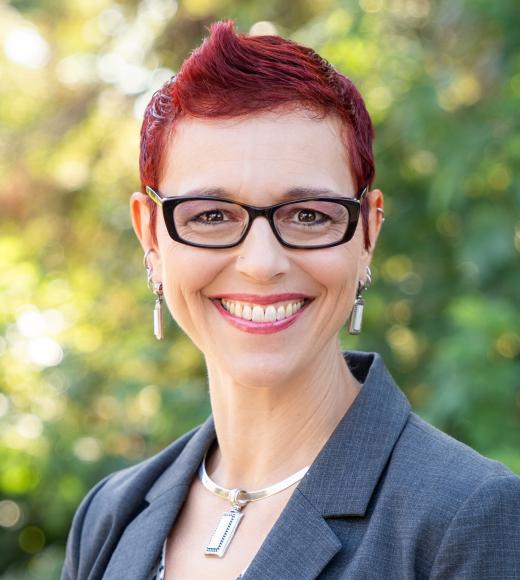 Photo of Lisa Laughter